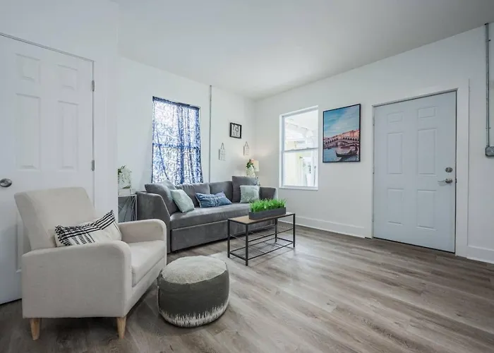 Unit 10 Cozy Convenient Near Offers *